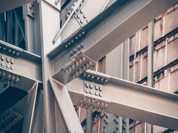 معایب سازه های پیچ و مهره ای